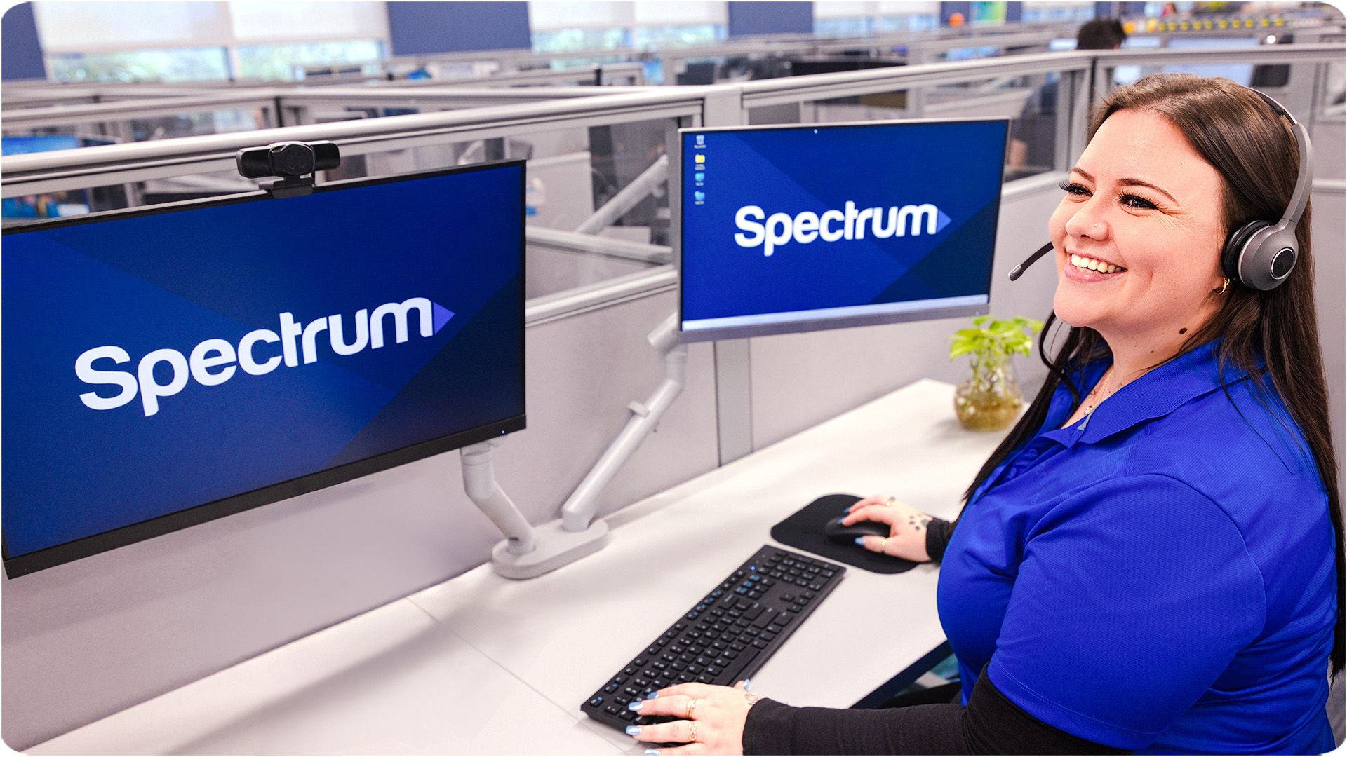 A Spectrum call center worker smiling