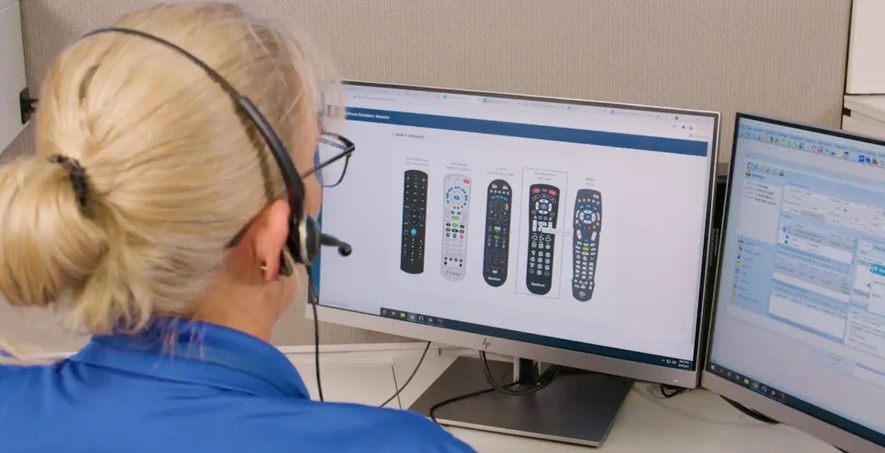 Spectrum call center rep on the Disability Support team at her workstation