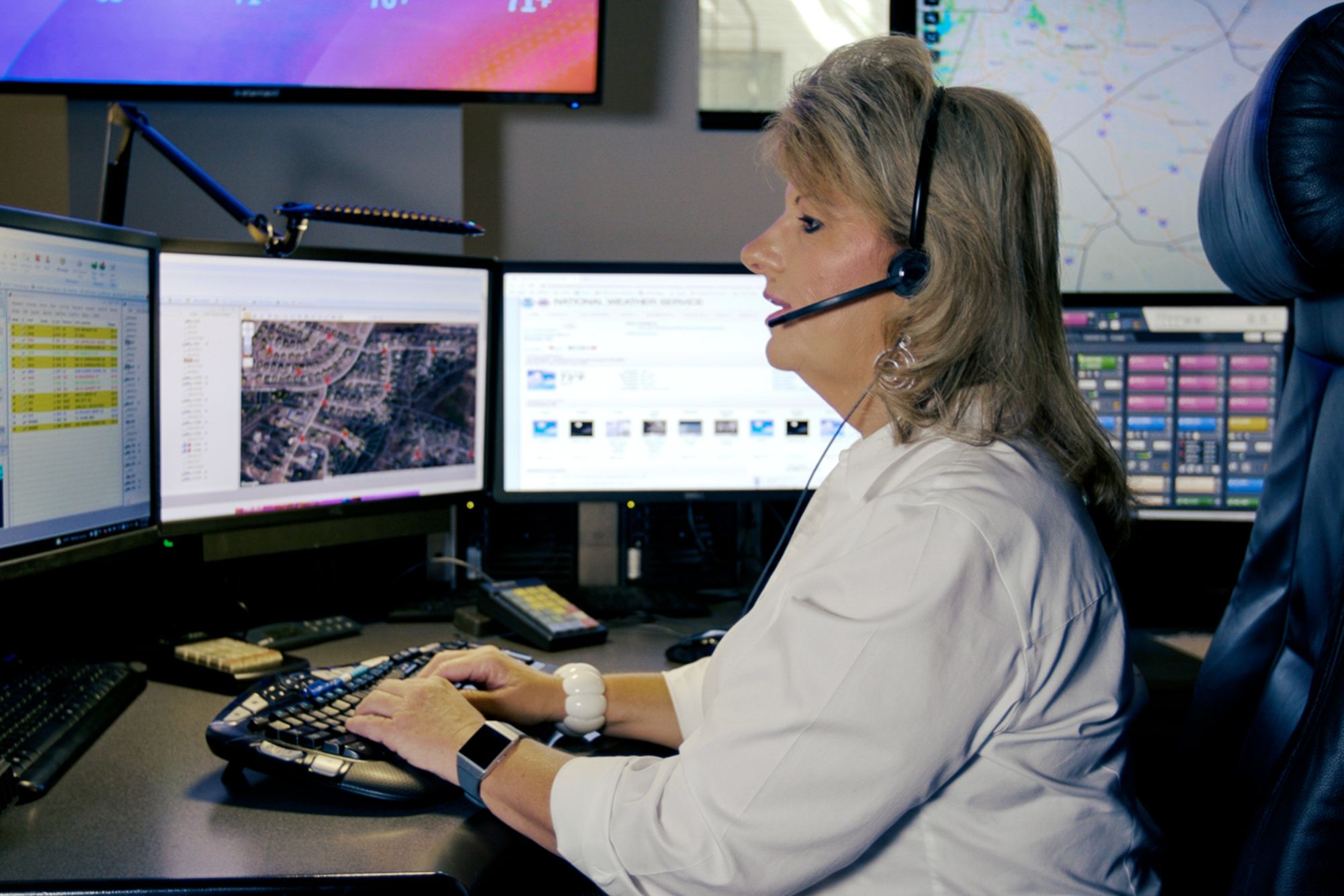 A 911 operator at her work station